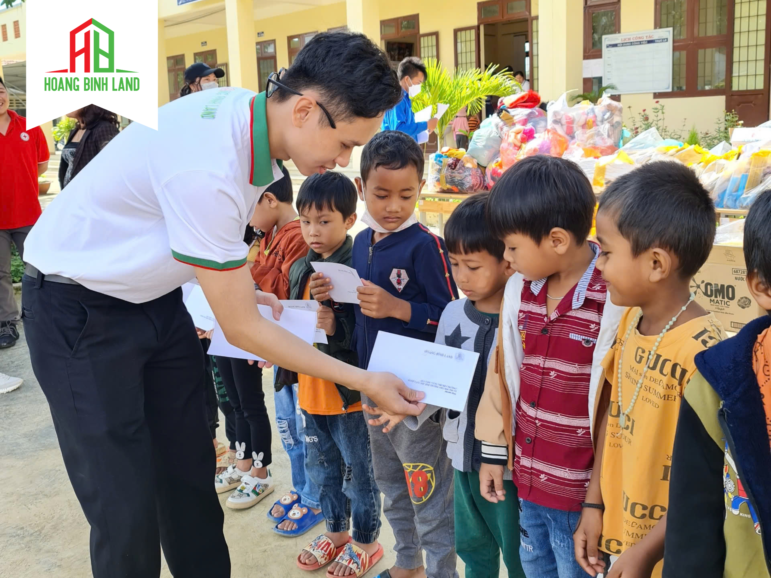 HOÀNG BÌNH LAND - TRAO THÊM YÊU THƯƠNG